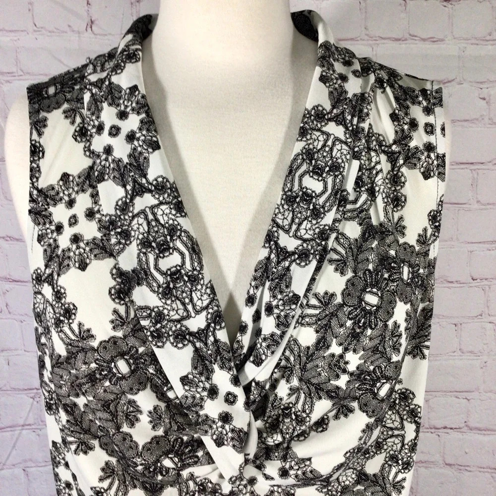 Worthington Black and Cream Sleeveless Blouse - Size Medium - Picture 2 of 7